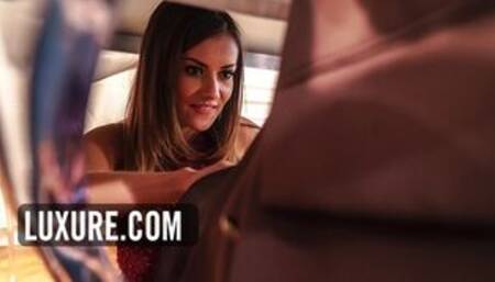 Mina Sauvage secret licking and BJ during dinner