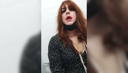 Toilet masturbation ! For fans only