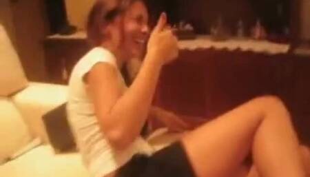 estudiante italiana come de culo de su amiga