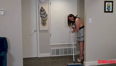 MinxGrrl Does Her Chores (WMV Format)