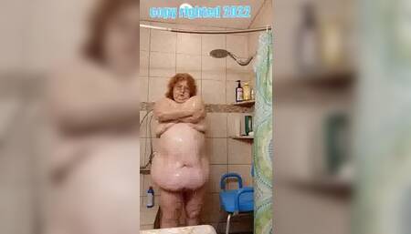 Mature Milf red head cleans her stinky sweaty body