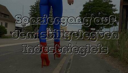 Walk on unused industrial track - Spaziergang auf stilgelegtem Industriegleis