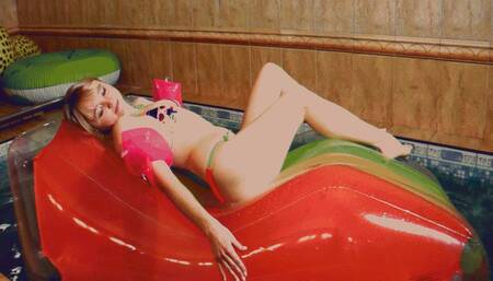 Alla swims in the pool and rides on a large inflatable deckchair!!!