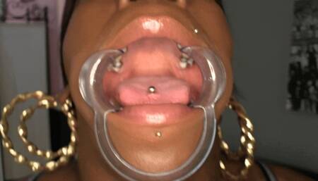 Sensual Vore Tease POV With Ebony Giantess Beauties Barbie Express & Harmonie Marquise (HD 1080p MP4)