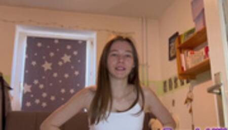 TEEN SQUIRTS FOR 25 Minutes!!! 18yo German Skinny Teen, huge labia, small tits