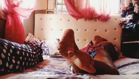 Igbo Omo Actress’ Wrinkled, Juicy Soles From Behind