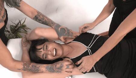 A tickle too pleasant for Lilibayle ! ( LAUGHT )