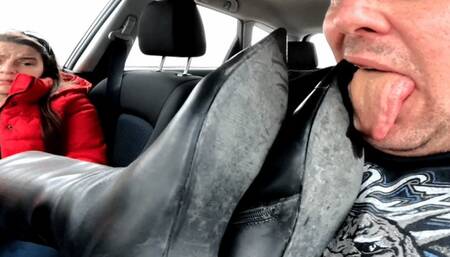 Bootworship and Bootjob in the car