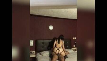 Me llevo a mi primita a un motel y me la cojo rico