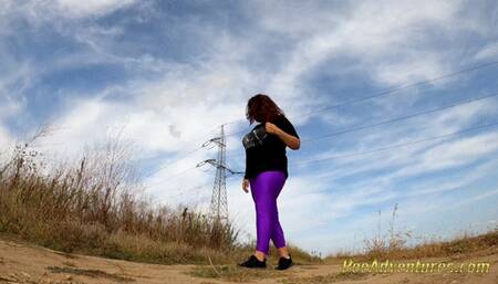 Pissing trough her leggings in a hot day - Fat girl pee with huge jet outdoor