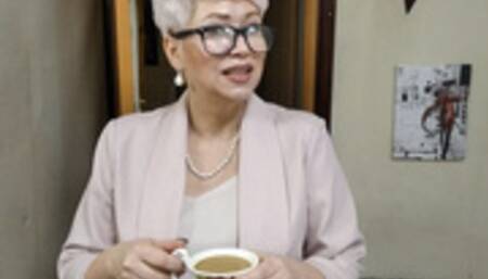 Big Boss tests his secretary's cunt for strength and elasticity! Hold on, lustful bitch!