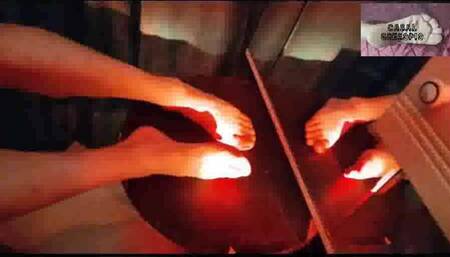 Gresopio's little feet in the mirror