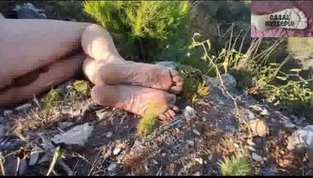 Gresopio displays feet overlooking Sesimbra