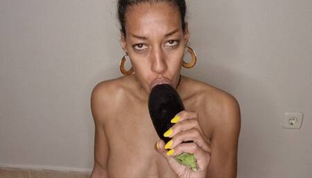 messy mouth sucking on girth