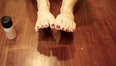 REMOVING RED NAILPOLISH