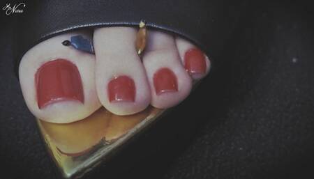 Giant Nara play mortal hide and seek with tiny invaders (720 EN-sub)