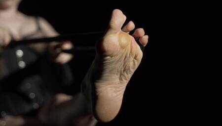 Ballet boots and very large calluses (1080p)