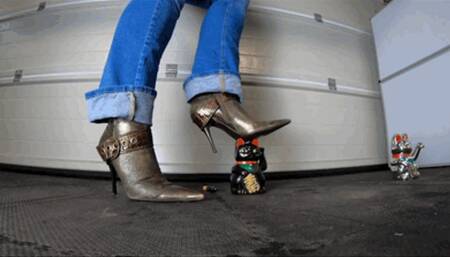 CC - Maneki neko, lucky cat crushed