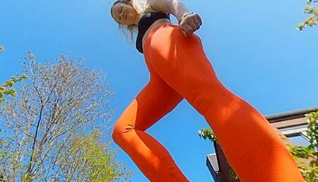 Giantess Maria - Zertritt Ein Ganzes Dorf