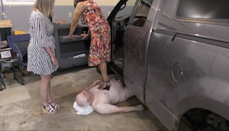 Just a Bump in the Garage - FULL HD 1080p