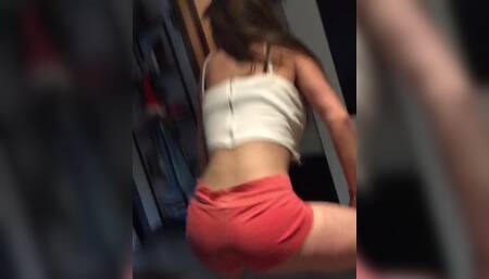 White Girl Twerking Her Ass Fast