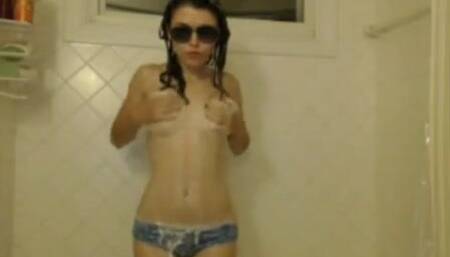 Le_lea - Old Shower Stream