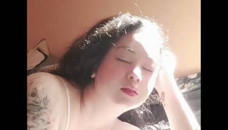 SUN KISSED (SMOKING MARLBORO RED 100S) CLOSE UP VS