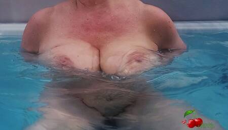 I shake my breast in the spa just for you