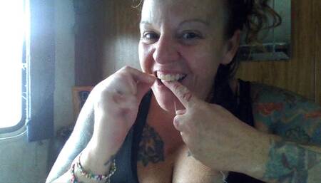 Flossa, flossa, flossa - my teeth ares so clean