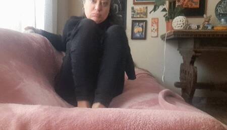 FEET AND TOES MASSAGE
