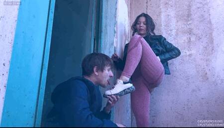 0032Reb I spit in the entrance of a slave in the face! Lick my sneakers loser! [4k]