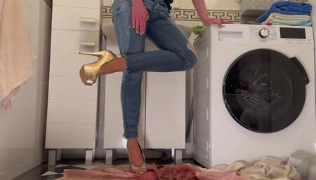 Desperate Wetting my Jeans and super gold HighHeels