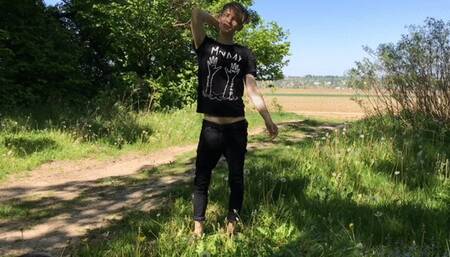 Quick Cumshot INTO the Forest"-"Big Dick (23cm)