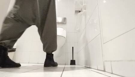 Painfull diarrhea while working in office - lot of groans