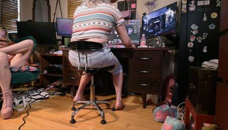 Why stop playing when you can just pee?