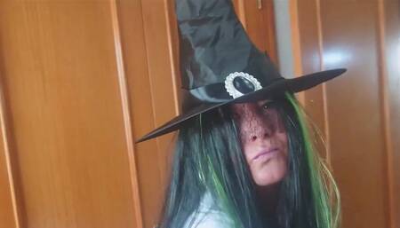 A short behind the scenes clip of me trying on my halloween costumes