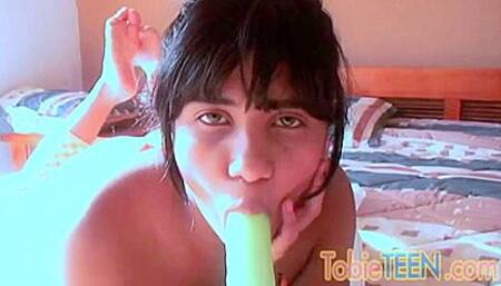 Tobie Teen In Toys Pussy
