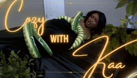 Cozy With Kaa - HOUSEWIFE TIGHTLY HUGGED BY HUGE SNAKE IN 4K
