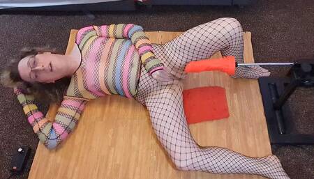 Essex Girl Lisa anal orgasms on the fucking machine