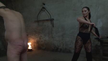 ANNA CONDA - SEXY GODDESS WHIPPING