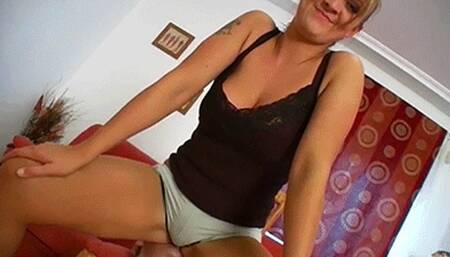 Im gonna smother your scummy little face - Mistress Amber Leigh & Osel - MP4