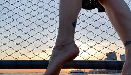 NYC feet, CatPrincess at the Brooklyn Pier, foot show