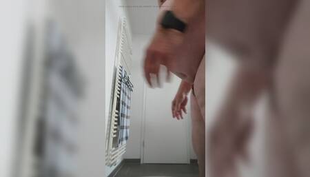 Vibrate and Stretch Asshole Toilette and Piss