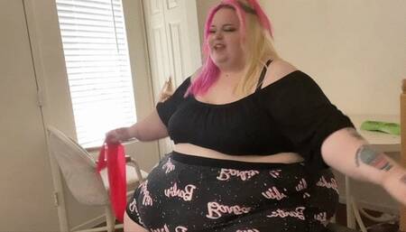 SSBBW Struggles to Workout, So She Pigs Out