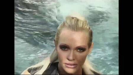 Florida Hotwife Jolie DP Gangbang Near The Pool Right Outside Her House! (mp4)