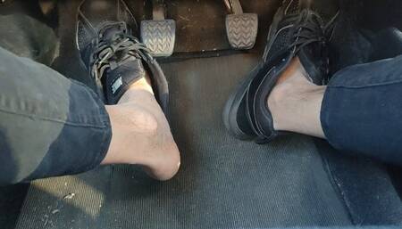 Pedal pumping with sneakers and sockless