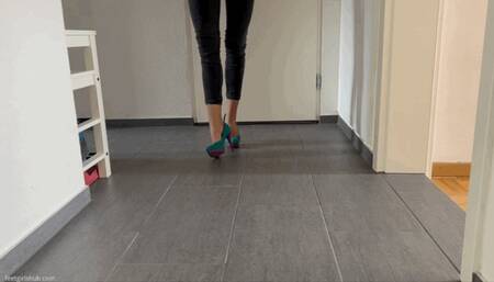 HER POOR FEET IN VERY UNCOMFORTABLE SHOES AND SWEATY NYLONS - MP4 HD