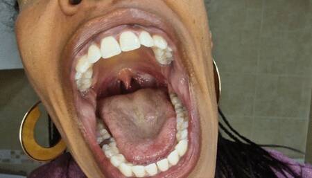 Wild hungry Giantess vores a handful of shrinkers and you