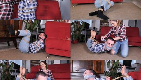 Klamm - Never Bet With your Girlfriend - MP4 4K (ultra HD)