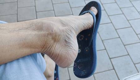 108 - 09-04-2023 sega mentre guardo un porno appoggiato alla cassa del basso